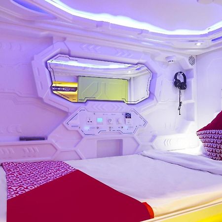 Super Oyo 91328 Fiducia Capsule Hotel Jakarta Exterior foto