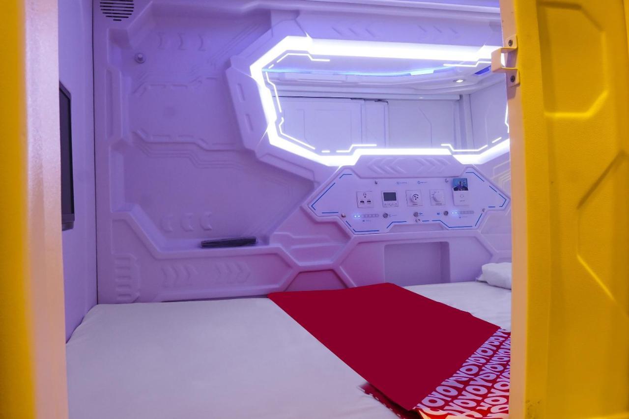 Super Oyo 91328 Fiducia Capsule Hotel Jakarta Exterior foto