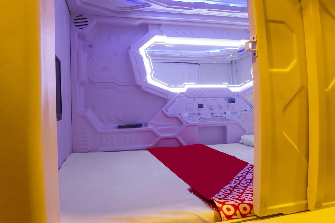 Super Oyo 91328 Fiducia Capsule Hotel Jakarta Exterior foto